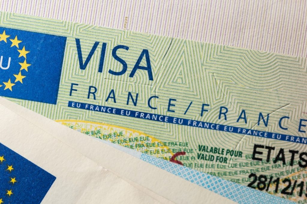 مزایای اقامت تمکن مالی برای فرانسه چیست؟